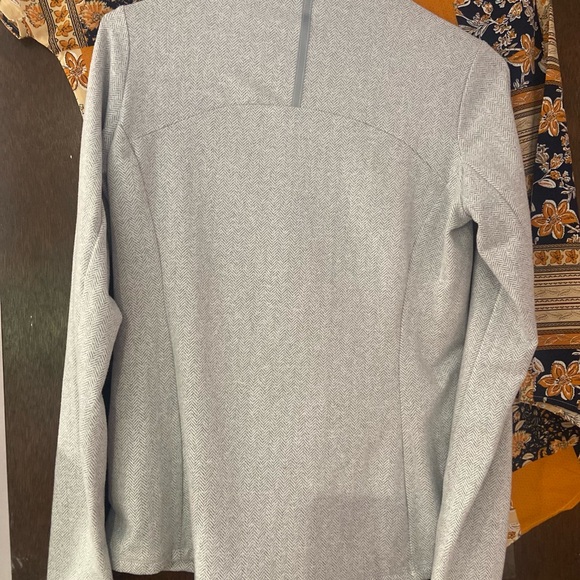 Beautiful gym top - Picture 5 of 8